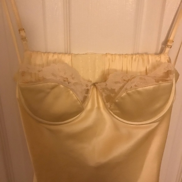 Mirror Palais Dress Pale Yellow - Picture 3 of 4